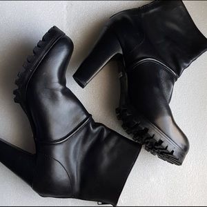 Buffalo London Platform Booties Sz 7